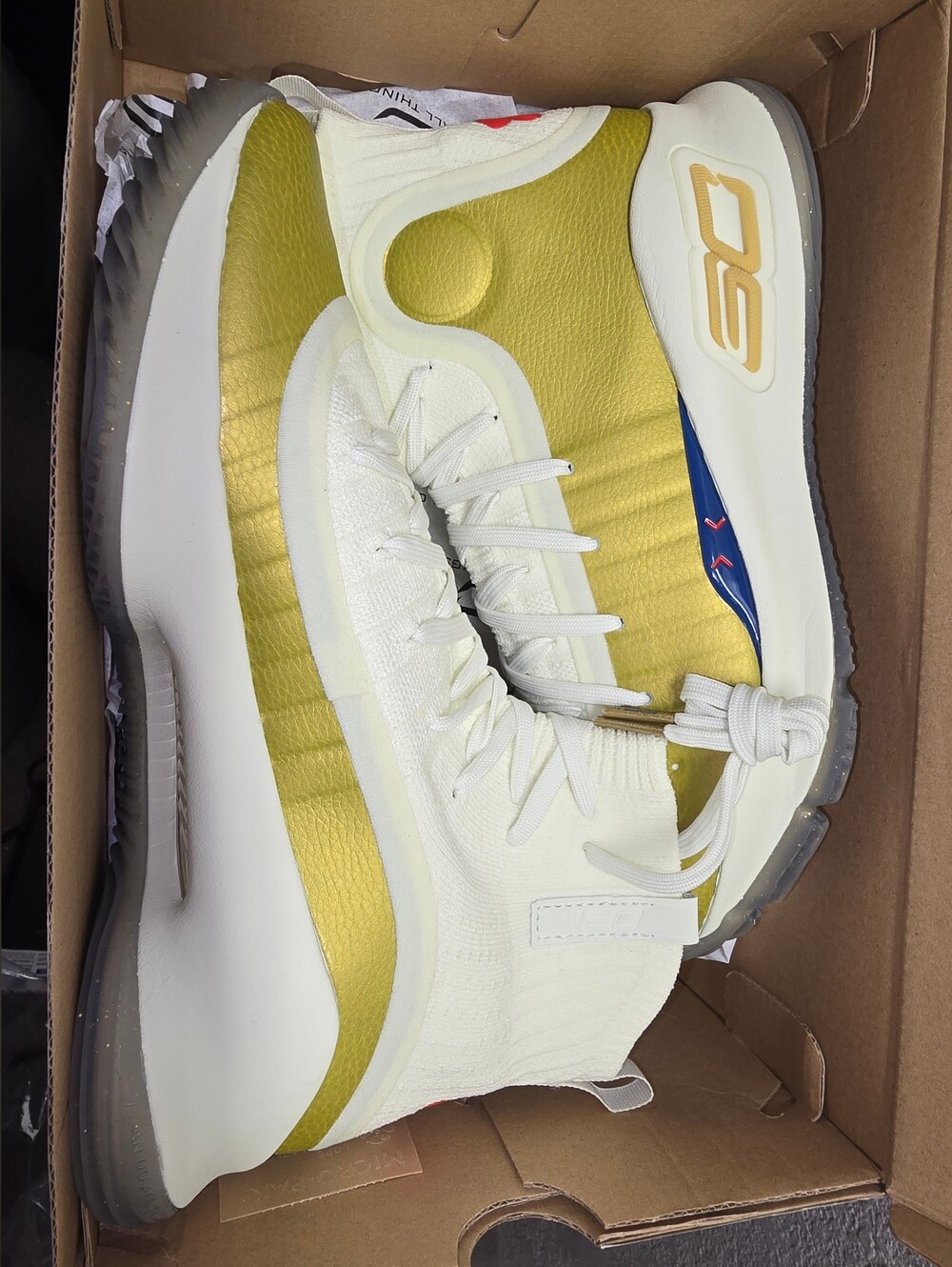 CURRY 4 RETRO Men's White & Gold Performance Basketball Sneakers